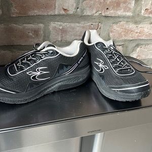 Gdefy black sneakers size 9.5